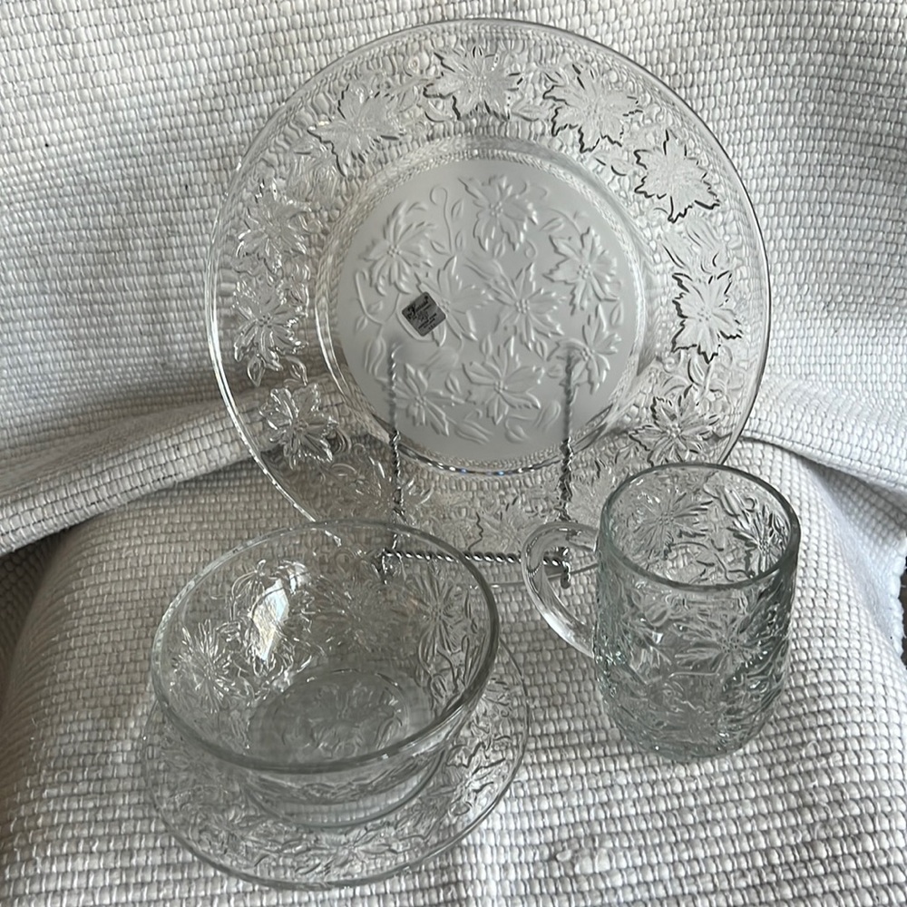 FANTASIA CRYSTAL, A PRINCESS HOUSE EXCLUSIVE. BEAUTIFUL ONE PLACE SETTIN…